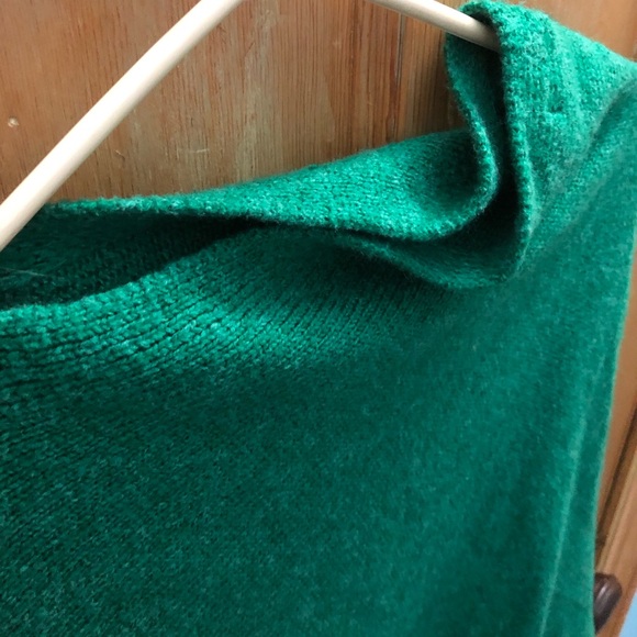 Oversized green sweater for everyday.  (Size US : S) - Picture 5 of 5